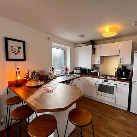 Two Bedroom Apartment In Barry-Close To Beach Екстер'єр фото
