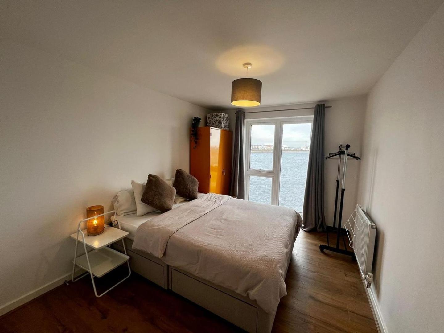 Two Bedroom Apartment In Barry-Close To Beach Екстер'єр фото
