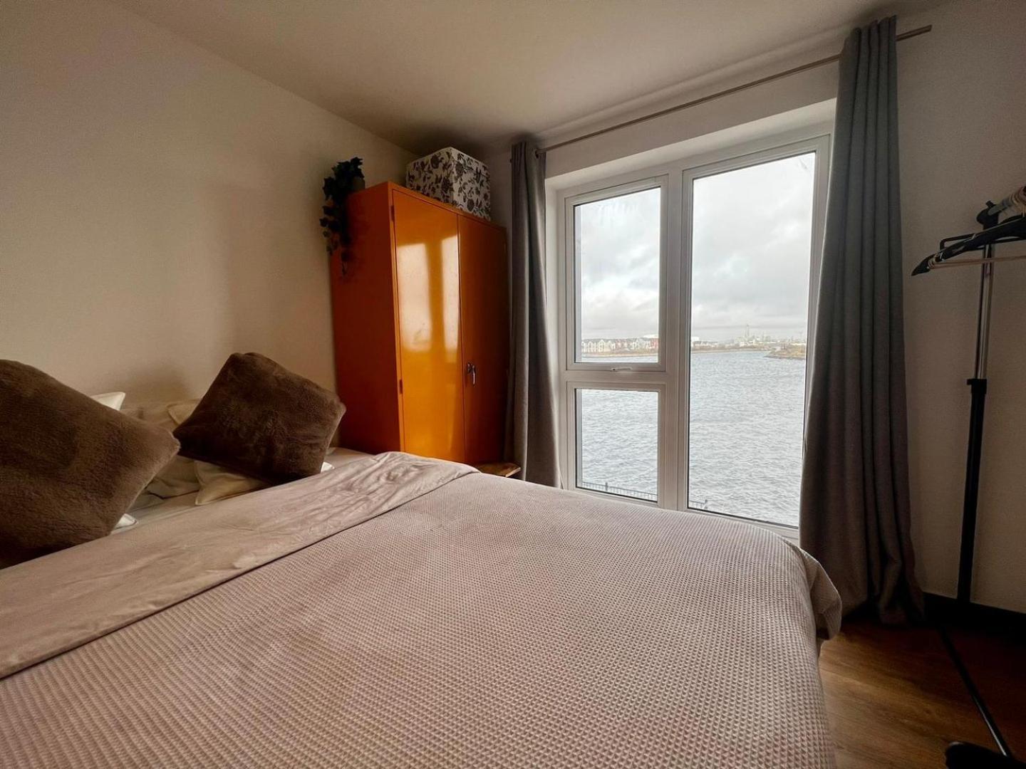 Two Bedroom Apartment In Barry-Close To Beach Екстер'єр фото