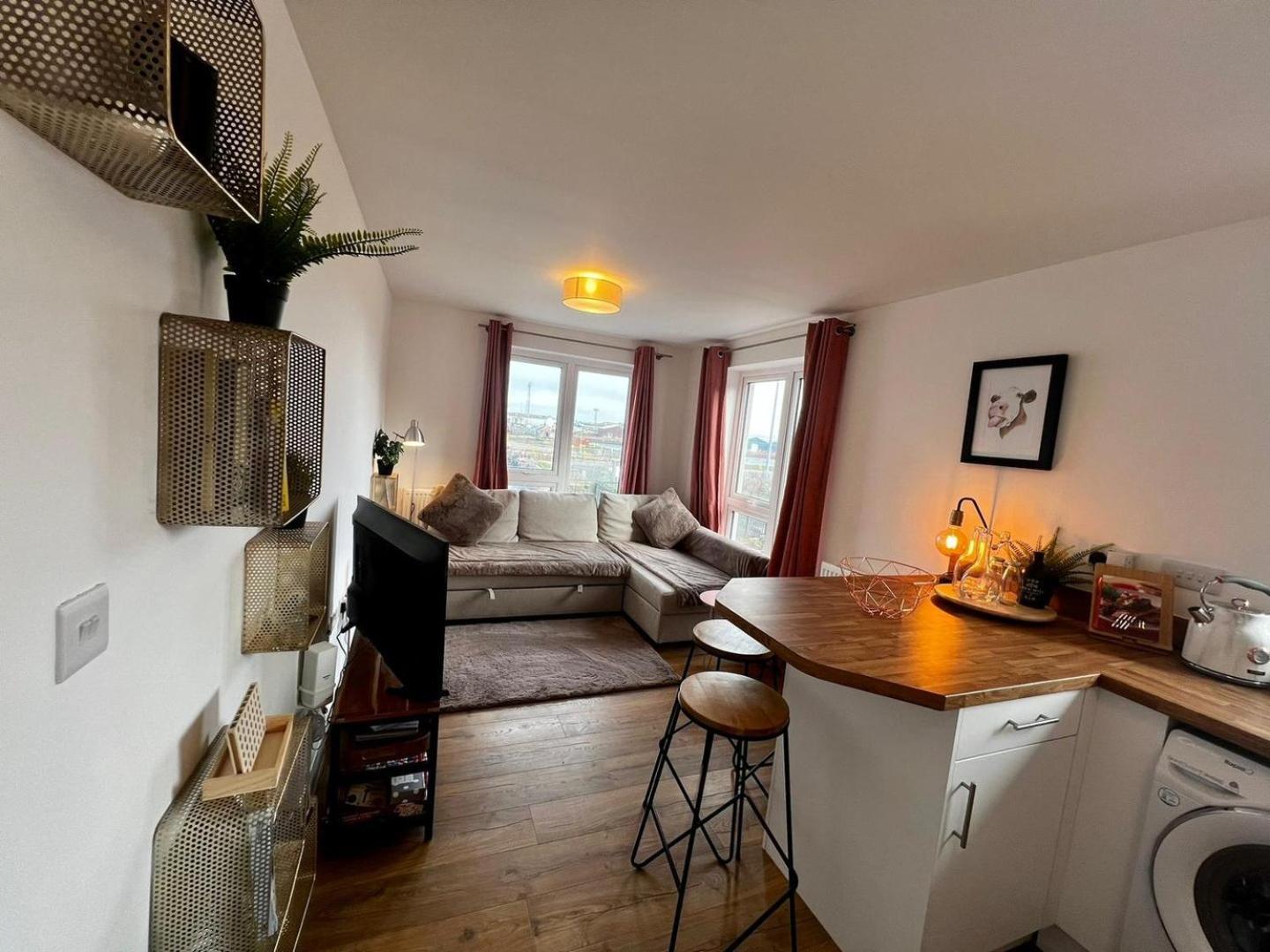 Two Bedroom Apartment In Barry-Close To Beach Екстер'єр фото